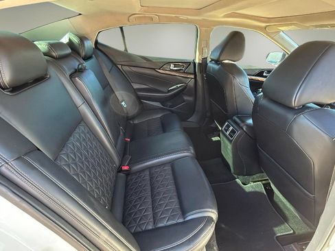 Used 2017 Nissan Maxima Platinum w/ Interior Lighting Package FWD image 11