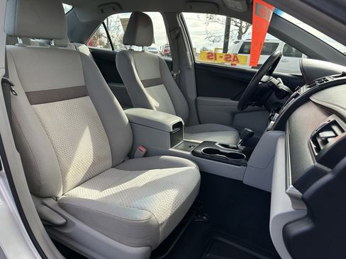 Used 2013 Toyota Camry L image 17