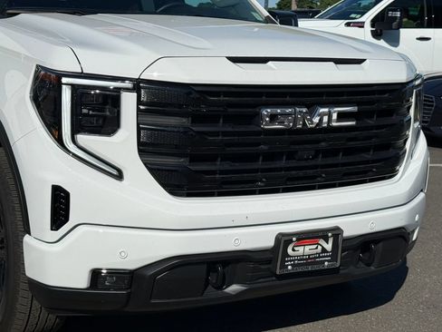 Used 2025 GMC Sierra 1500 Elevation w/ Preferred Package AWD/4WD image 8