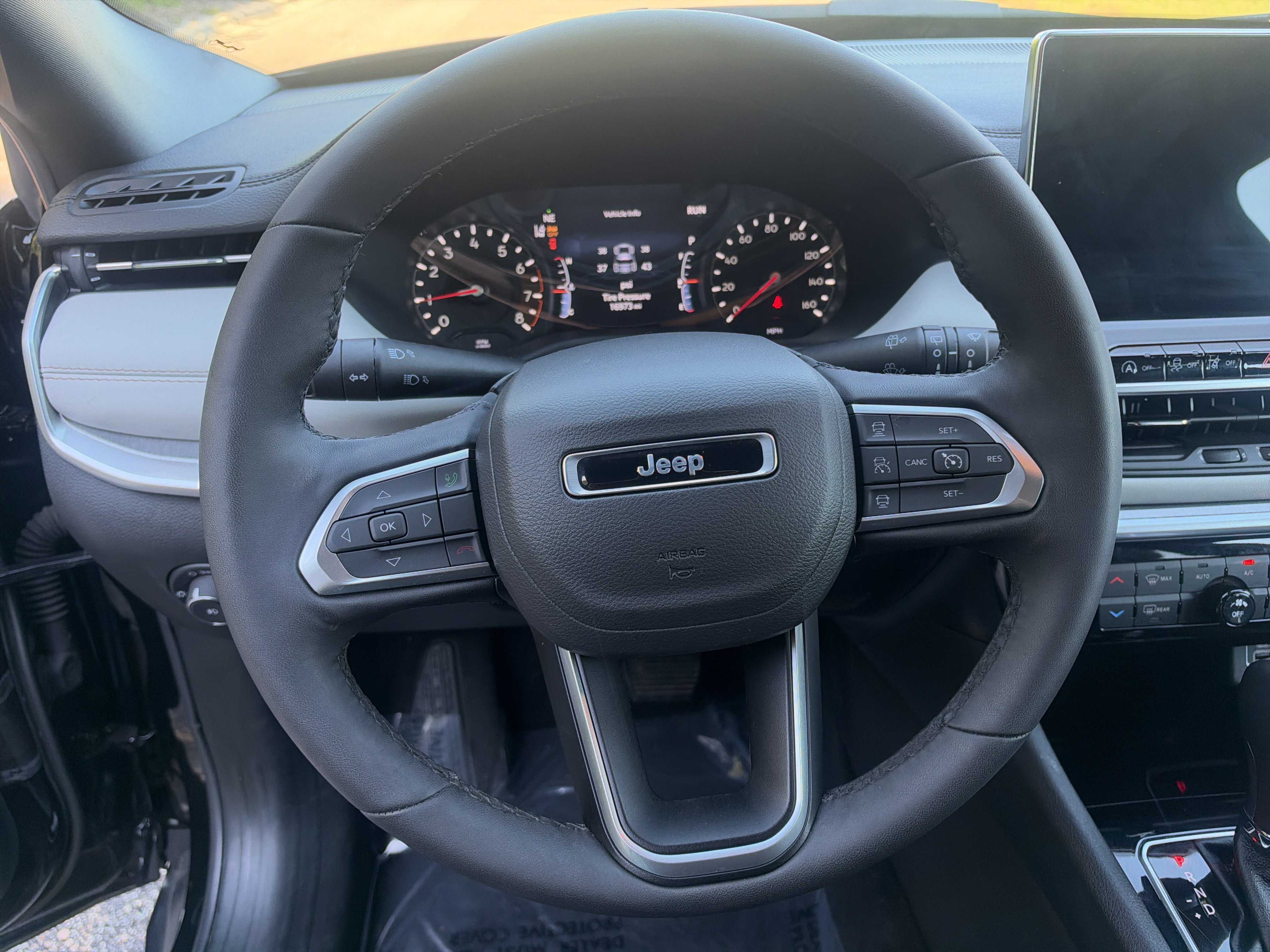 Used 2025 Jeep Compass Limited AWD/4WD image 17