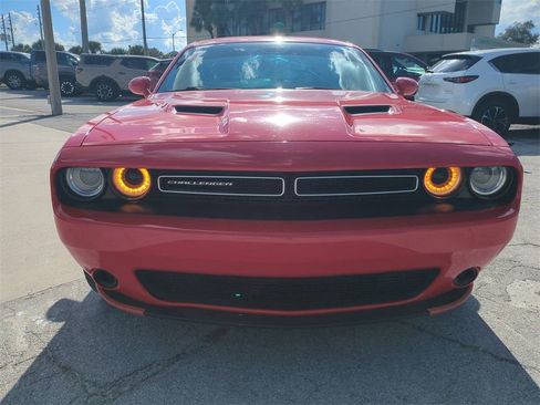 Used 2021 Dodge Challenger SXT image 9