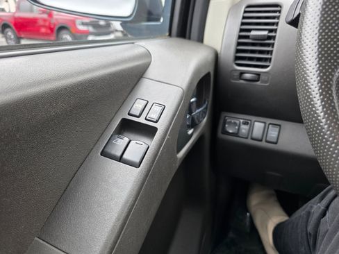 Used 2013 Nissan Frontier SV w/ SV Value Truck Pkg RWD image 17