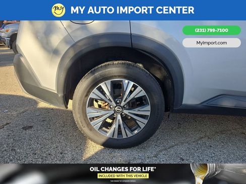 Used 2022 Nissan Rogue SV image 32