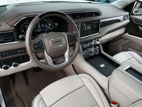 Used 2024 GMC Yukon XL Denali w/ Advanced Technology Package AWD/4WD image 16