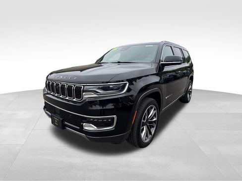 Used 2022 Jeep Wagoneer Series III w/ Premium Group I AWD/4WD image 2