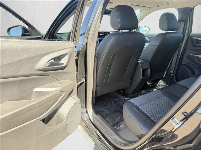 Used 2025 Chevrolet Trax LT FWD image 21
