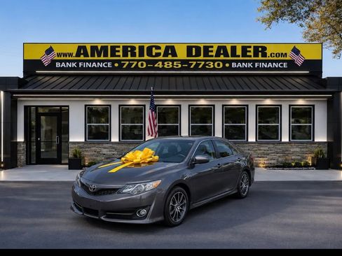 Used 2014 Toyota Camry SE FWD image 1