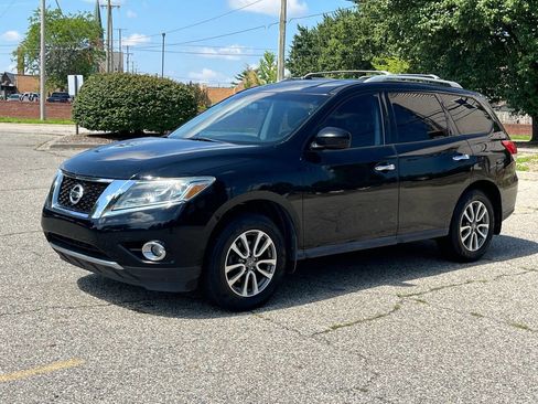 Used 2013 Nissan Pathfinder SV w/ Cargo Pkg image 2