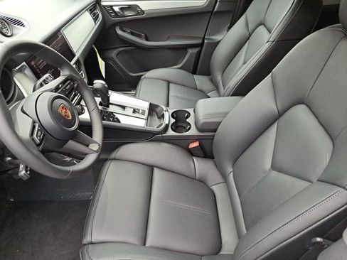 Certified 2026 Porsche Macan AWD/4WD image 21