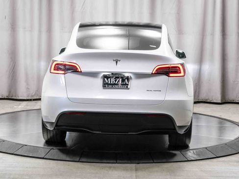 Used 2023 Tesla Model Y Long Range AWD/4WD image 3