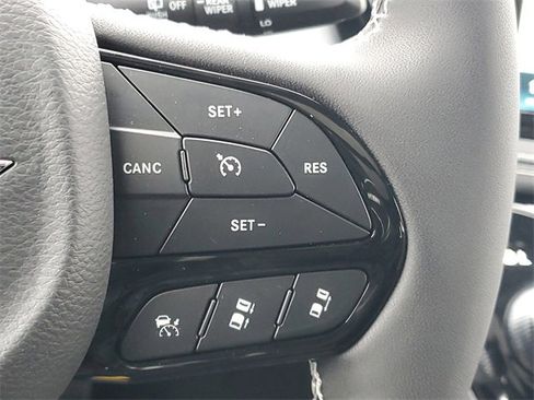 New 2026 Chrysler Pacifica Limited w/ Uconnect Theater Family Group image 24