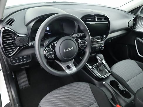 Used 2023 Kia Soul S image 9