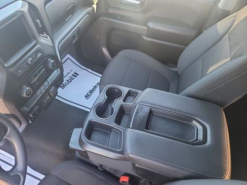 Used 2022 Chevrolet Silverado 2500 Custom w/ Custom Value Package image 18