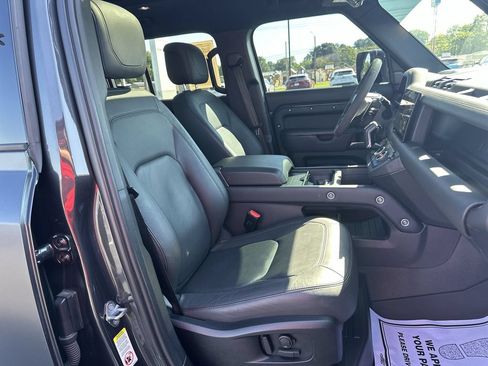 Used 2023 Land Rover Defender 110 AWD/4WD image 31