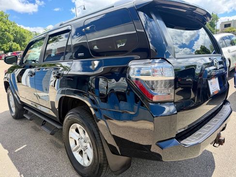 Used 2018 Toyota 4Runner SR5 AWD/4WD image 9
