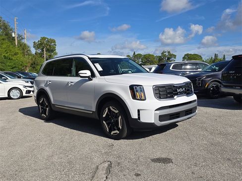 New 2025 Kia Telluride S image 2