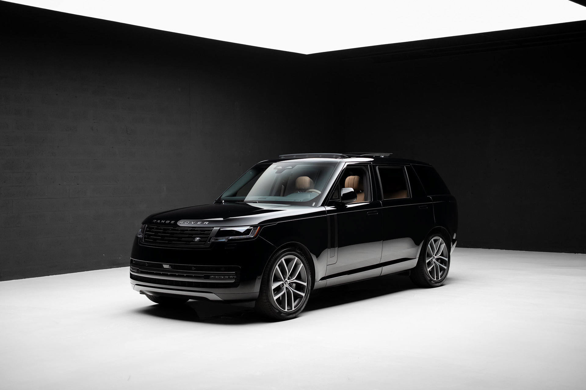 Used 2024 Land Rover Range Rover Long Wheelbase SE AWD/4WD image 4