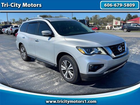 Used 2017 Nissan Pathfinder SL image 1