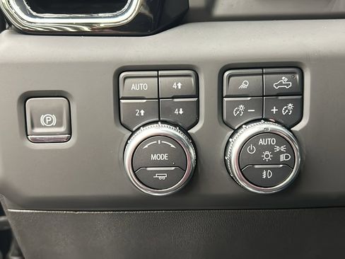 Used 2025 GMC Sierra 3500 Denali image 31