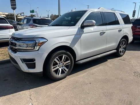 Used 2022 Ford Expedition Limited RWD image 2
