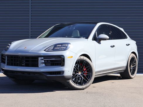Used 2025 Porsche Cayenne S image 1