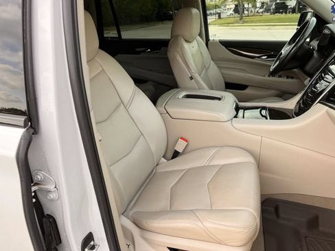 Used 2020 Cadillac Escalade Premium Luxury RWD image 22