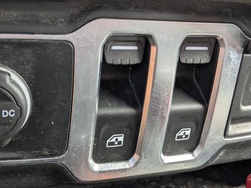 Used 2025 Jeep Wrangler Sport AWD/4WD image 22