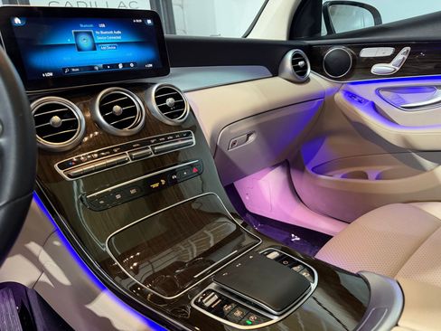 Used 2021 Mercedes-Benz GLC 300 4MATIC image 15