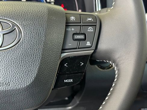 Used 2026 Toyota Camry Hybrid FWD image 21