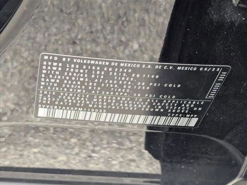 Used 2023 Volkswagen Tiguan SE R-Line image 22