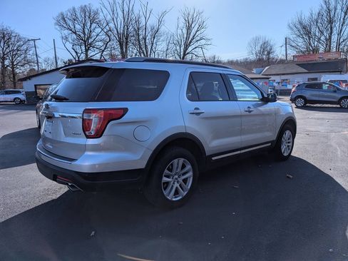 Used 2018 Ford Explorer XLT w/ Equipment Group 202A AWD/4WD image 4