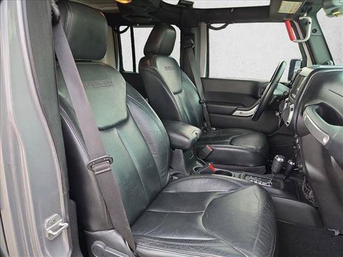 Used 2013 Jeep Wrangler Unlimited Rubicon AWD/4WD image 18