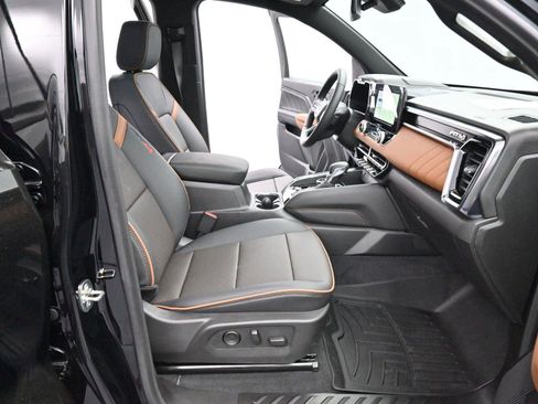 Used 2025 GMC Canyon AT4 w/ Technology Plus Package image 33