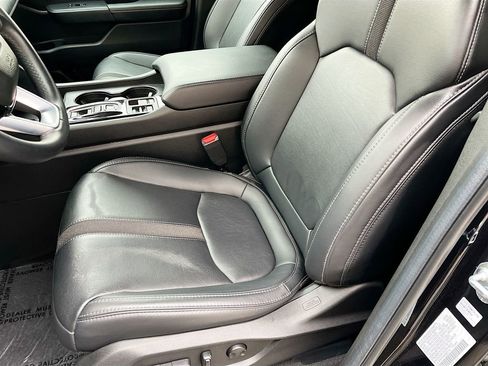 Used 2025 Honda Pilot EX-L image 18