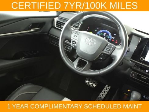 Used 2025 Toyota Camry SE FWD image 16