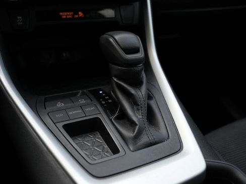 Used 2019 Toyota RAV4 LE FWD image 14