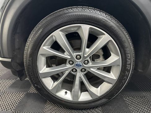 Used 2023 Ford Explorer Platinum w/ Premium Technology Package image 40
