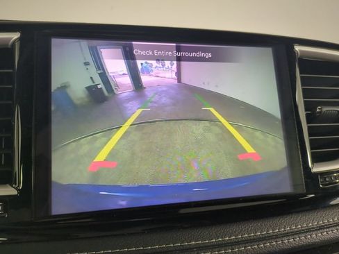 Used 2021 Chrysler Pacifica Touring-L w/ Uconnect Theater Family Group FWD image 27