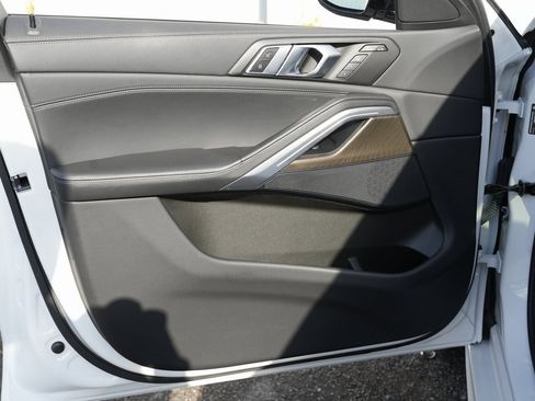 Used 2022 BMW X6 xDrive40i w/ M Sport Package image 29