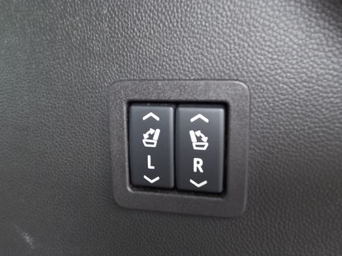 Used 2024 Buick Enclave Premium AWD/4WD image 21