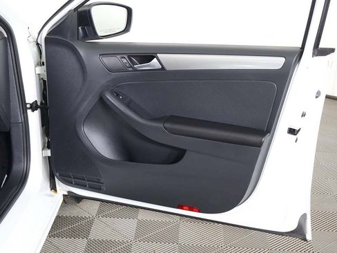 Used 2015 Volkswagen Jetta SE FWD image 20