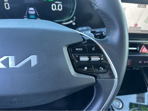 Used 2024 Kia Niro EX image 22