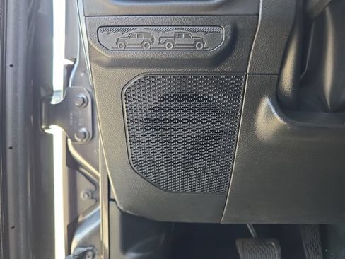 Used 2025 Jeep Wrangler Unlimited Rubicon AWD/4WD image 16
