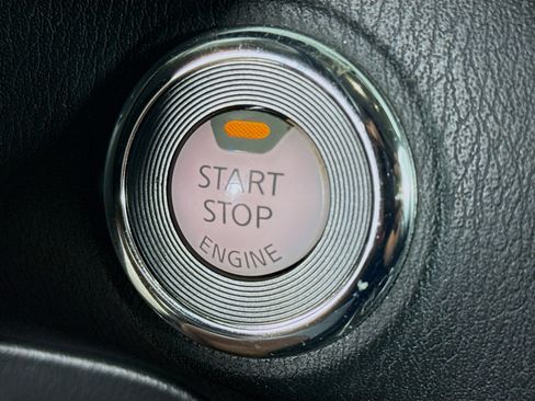 Used 2018 Nissan Pathfinder Platinum image 21