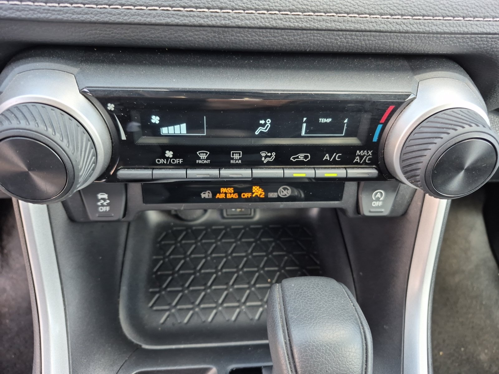 Used 2025 Toyota RAV4 LE AWD/4WD image 30