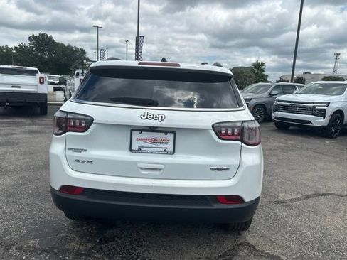 Used 2024 Jeep Compass Latitude AWD/4WD image 4