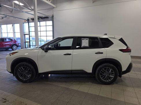 Used 2023 Nissan Rogue S image 2