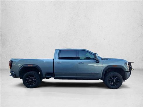 Used 2024 GMC Sierra 2500 AT4 w/ AT4 Premium Plus Package AWD/4WD image 4