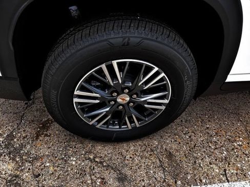 New 2026 Chevrolet Traverse LT w/ Driver Confidence Package AWD/4WD image 9