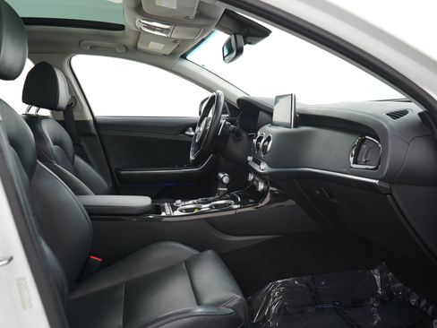 Used 2018 Kia Stinger Premium AWD/4WD image 11